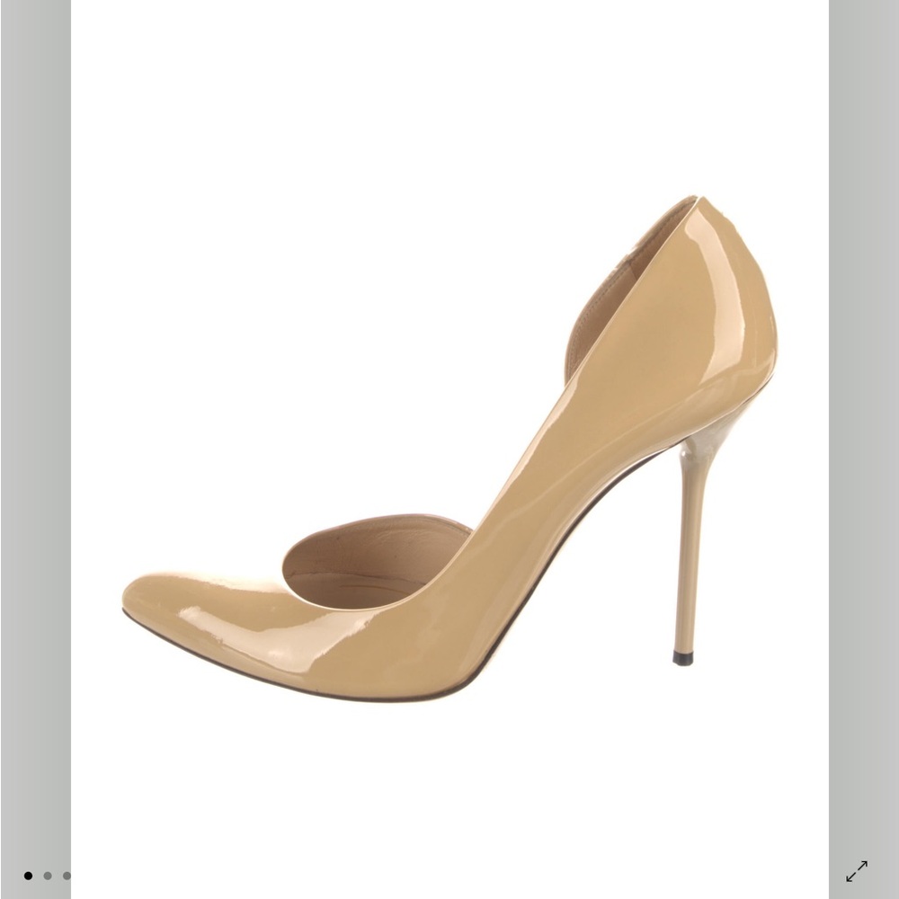 Gucci d'Orsay Patent Leather D'Orsay Pumps
Size: 8.5 | IT 38.5
